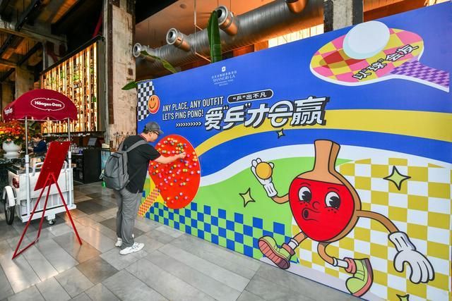 园“微度假”!能躺草坪上看球赛AG真人登录入口国庆假期来首钢