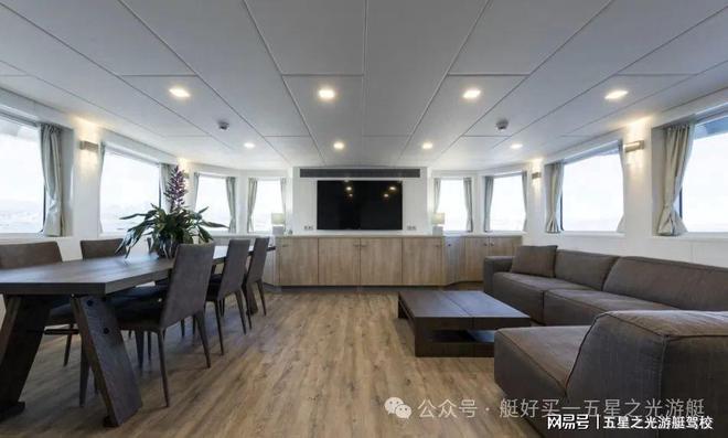 展期间 有两艘网红超级游艇寻找新船东AG真人在 2025年棕榈滩国际游艇(图5)